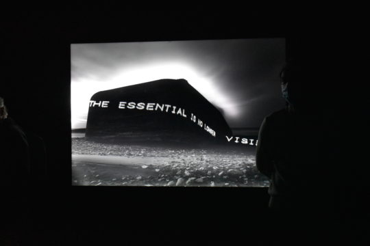 Magdalena Jetelová, « The Essential Is No More Visible », 1994, Atlantic Wall - Danemark. Courtesy Collection agnès b.