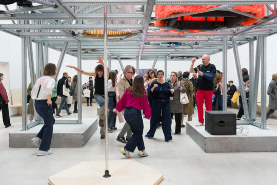 Vue d’exposition de Petticoat Government, Chapitre Venezia
Denicolai & Provoost · Antoinette Jattiot · Nord · Spec uloos
Pavillon Belge, 60e exposition internationale d’art - La Biennale di Venezia
20/04-24/11/2024
Photo par Lola Pertsowsky, Courtesy Petticoat government (Denicolai & Provoost · Antoinette Jattiot · Nord · Spec uloos)